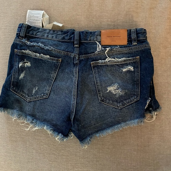Zara cut off denim shorts - worn twice ! - Picture 3 of 3